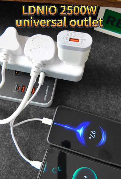 Ldnio Multiplug Power Strip with Night Lamp and Fast Charging Ports, 2500W 10A EU Plug, 3-Outlet with USB-C/Type-C PD QC3.0